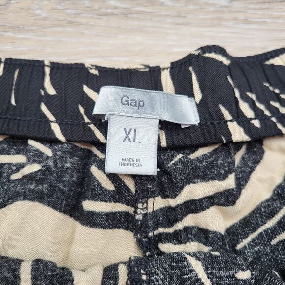 Gap Black and tan Geometric Palm Leaf Print Lounge Shorts Size: XLarge - Picture 4 of 9